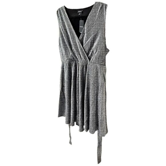 TORRID Plus SizeโMini Glitter Lurex Surplice Tiered dress Silver 3X - Picture 6 of 15
